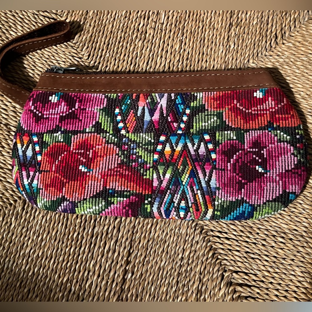 Nena and Co wristlet